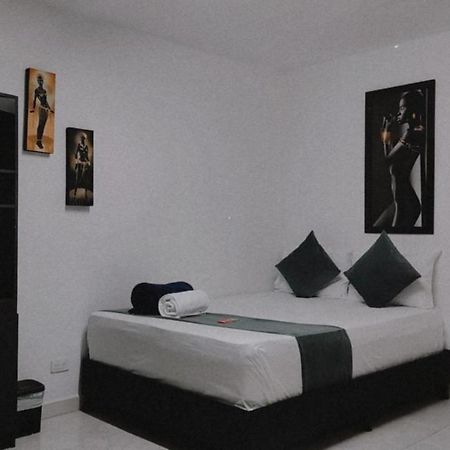 Lleras Place Hotel 메딜린 외부 사진